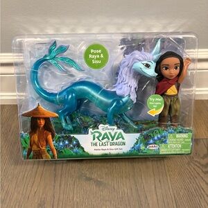 Disney gift set (Raya & Last Dragon) new in sealed box